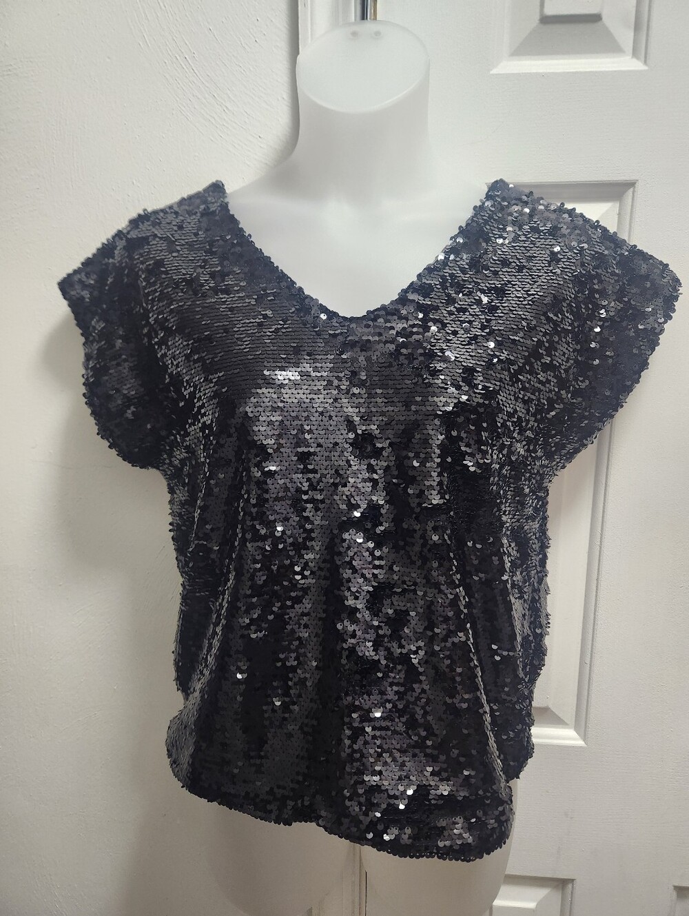Lavish Black Sequin Top Size Med - Picture 2 of 7